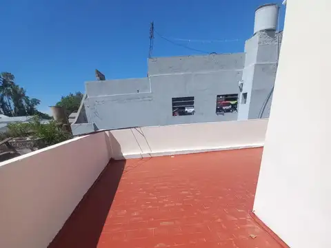 Casa en Alquiler con 2 cocheras