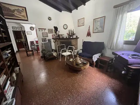 Casa 7 ambientes con 2 baños