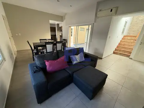 Casa 5 ambientes con 3 baños