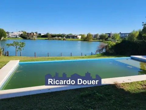 Casa  en Venta a la laguna en El Cantón, Escobar, G.B.A. Zona Norte