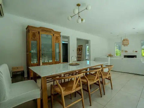 Casa 5 ambientes con 3 baños