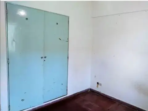 Melvin Jones 1500, Piso  PB