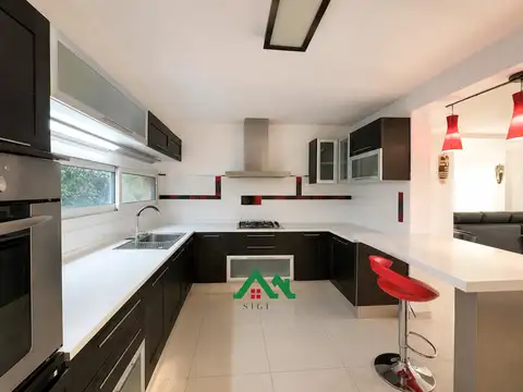 Casa 6 ambientes con 2 baños