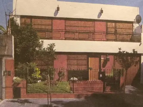 IDEAL INVERSORES  EXCELENTE UBICACION . ACEPTA PERMUTA