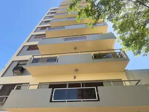 departamento 4 dormitorios con cochera cubierta, piso entero. 146 m2