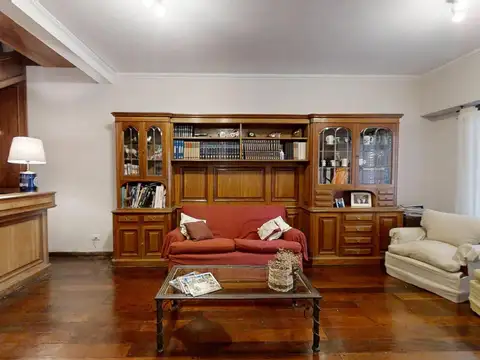 Casa 5 ambientes con 4 baños