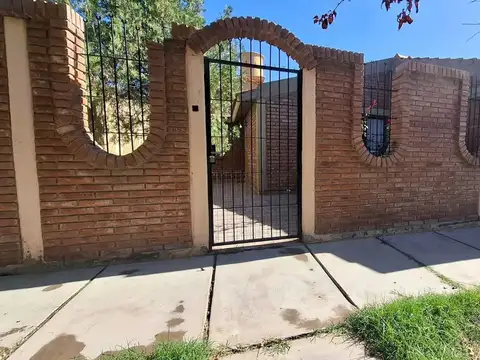 Casa en venta de 3 dormitorios y dos baños
