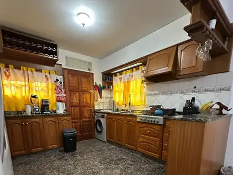 Casa en Venta con 4 cocheras