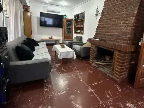 Casa 5 ambientes con 3 baños