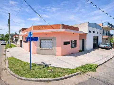 Venta casa con loft y Galpon Isidro Casanova
