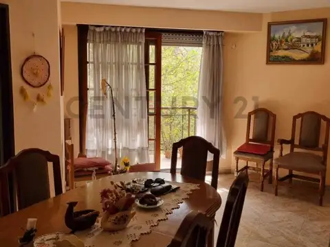 venta departamento de 3 ambientes en castelar centro arias y san pedro