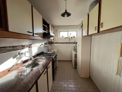 VENTA/PERMUTA -Departamento semipiso de 2 dormitorios con balcon. Republica de la Sexta, Rosario.
