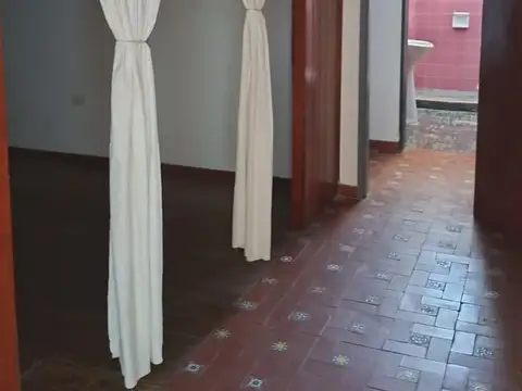 Casa en Alquiler con 1 cochera