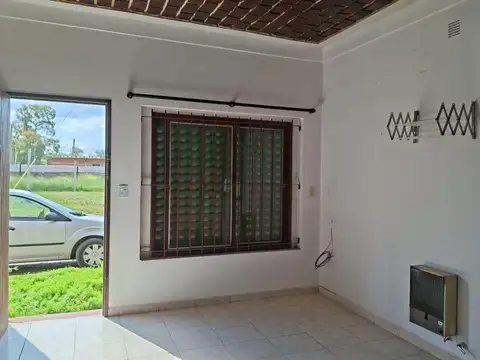 Casa 3 ambientes con 1 baño
