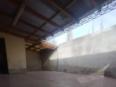 Casa 8 ambientes con 1 baño