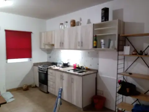 ALQUILA ph TIPO CASA 2 AMB CON COCHERA  PATIO Y PARRILLA -VILLA BALLESTER-