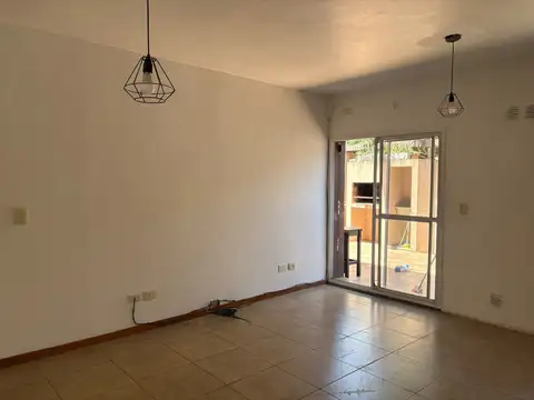 Depto Tipo Casa en Alquiler en Villa Ballester, $ 600.000