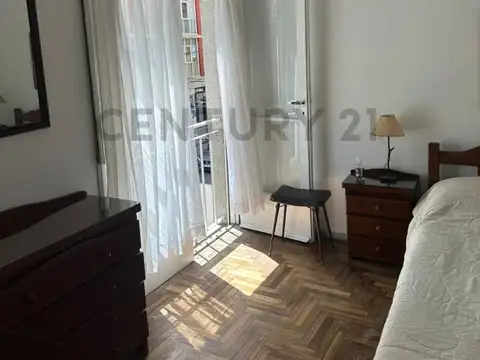 Dos ambientes todo al frente en zona Plaza Colon