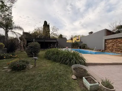Casa Tres Dormitorios con Jardin y Pileta en Pueblo Esther