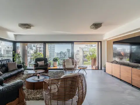 Departamento de 4 ambientes sobre Av. Pedro Goyena