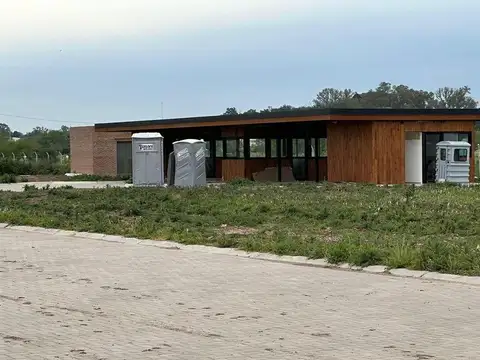 Glm. Venta Lote En Village Joven (bella Vista)