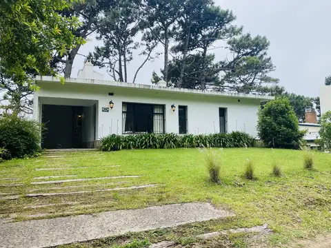 Casa en venta - 4 Dormitorios 3 Baños - 1100mts2 - Pinamar