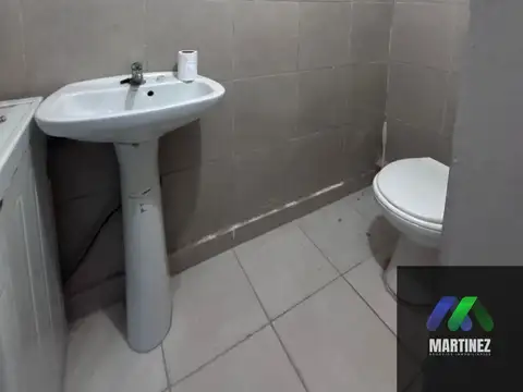 Casa 6 ambientes con 2 baños