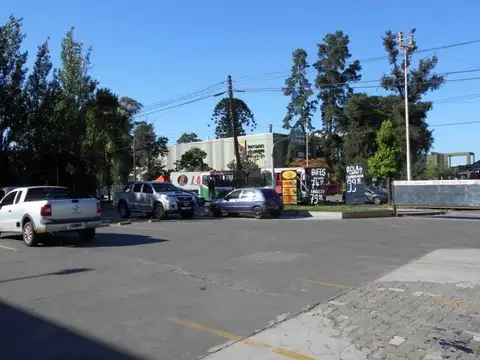 Local | Av. Pres. Arturo U. Illia al 3800