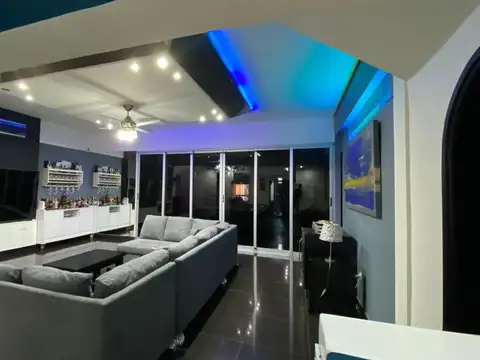 Casa 5 ambientes con 4 baños