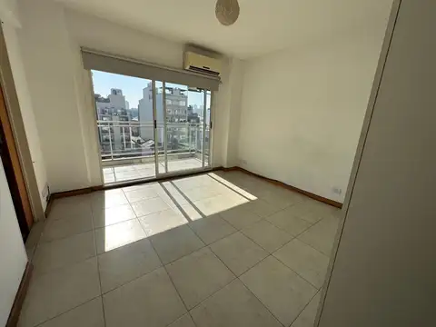 AMBIENTE DIVISIBLE - CFTE. BALCÓN SEMI ATERRAZADO