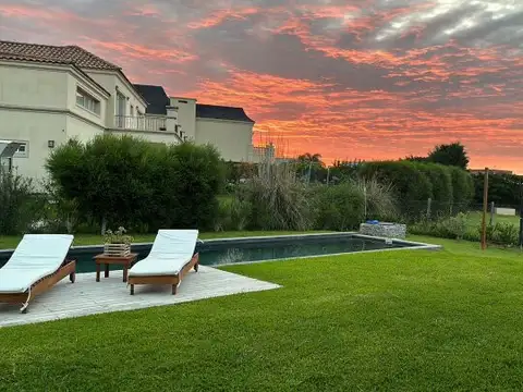 Casa en Venta en Haras Santa Maria - El Molino, USD 380.000