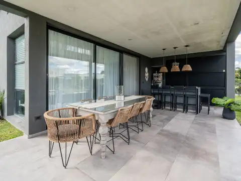 Casa 5 ambientes con 3 baños