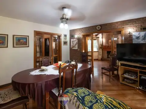 Casa en Venta con 3 cocheras