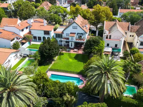 Venta casa de categoría 9 amb.Olivos - ACEPTA PERMUTA