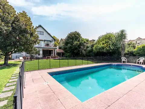 Casa en Venta con 4 cocheras