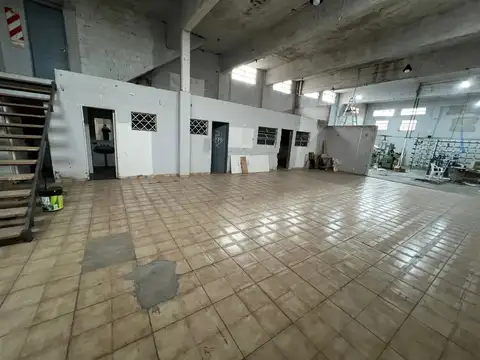 Alquiler Galpón 320 m en Villa Ballester | Excelente Estado | 2 Baños | Ubicación Estratégic