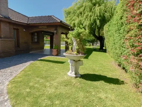 Casa en Venta con 5 cocheras