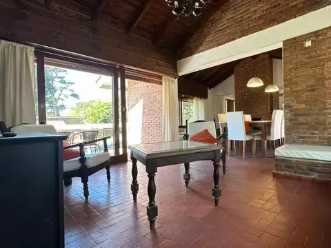 Casa en Alquiler Temporal con 1 cochera