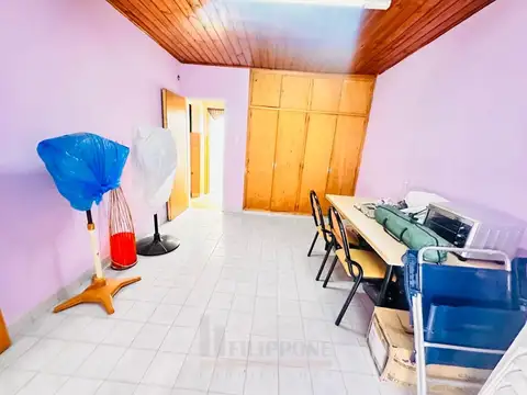 Casa 6 ambientes con 2 baños