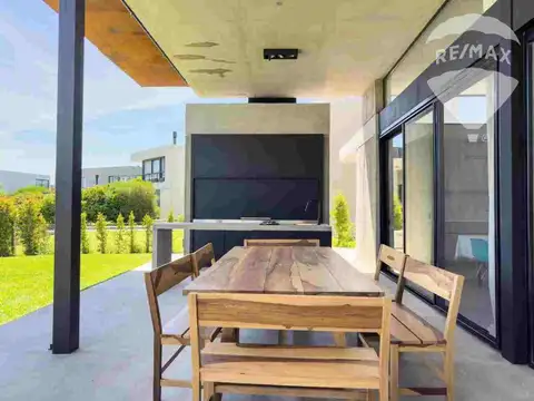 Casa 4 ambientes con 3 baños