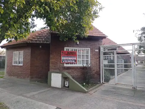 HERMOSO DUPLEX CON 2 DORMITORIOS,ESCRITORIO, COCHERA Y PATIO