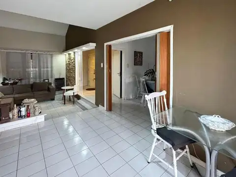 Casa en Venta con 3 cocheras