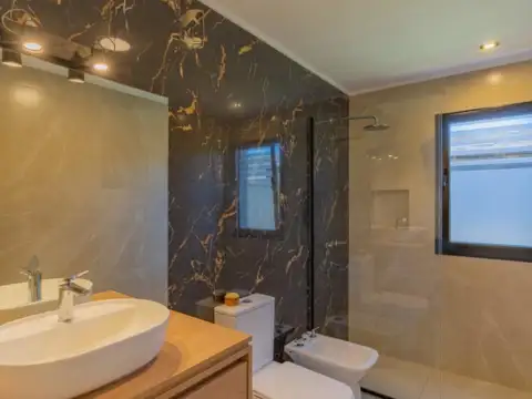 Casa en alquiler - 3 Dormitorios 3 Baños - Mar del Plata