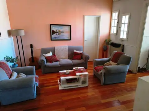 Depto Tipo Casa 4 ambientes con 2 baños