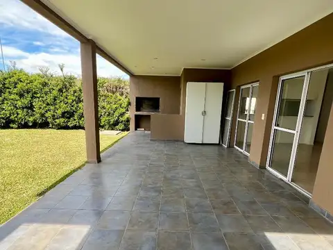 Casa en Venta con 4 cocheras