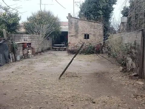 VENTA CASA 4 AMBIENTES A RECICLAR JESUS MARIA CBA