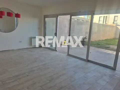 ALQUILER Duplex 2 dorm Patio Tierra Mansa Centenar