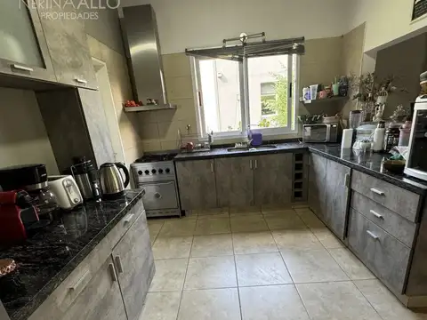 Casa 5 ambientes con 4 baños