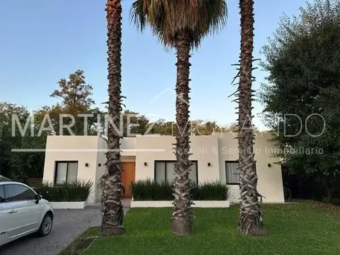 Casa en Venta con 4 cocheras