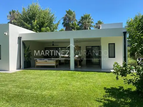 Casa 4 ambientes con 4 baños